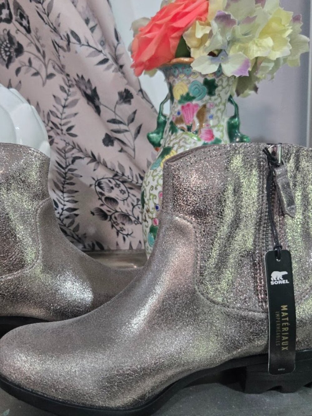 NIB Sorel Lolla II Waterproof Metallic Silver Bootie 8